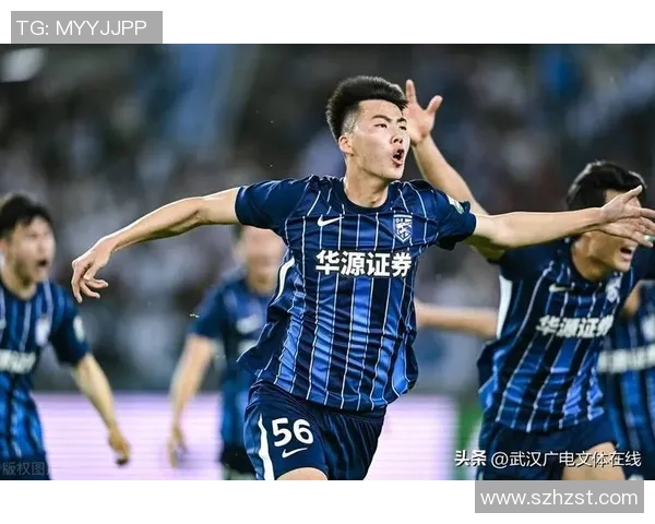 足球明星队莅临武汉激情对决球迷热情高涨期待精彩赛事